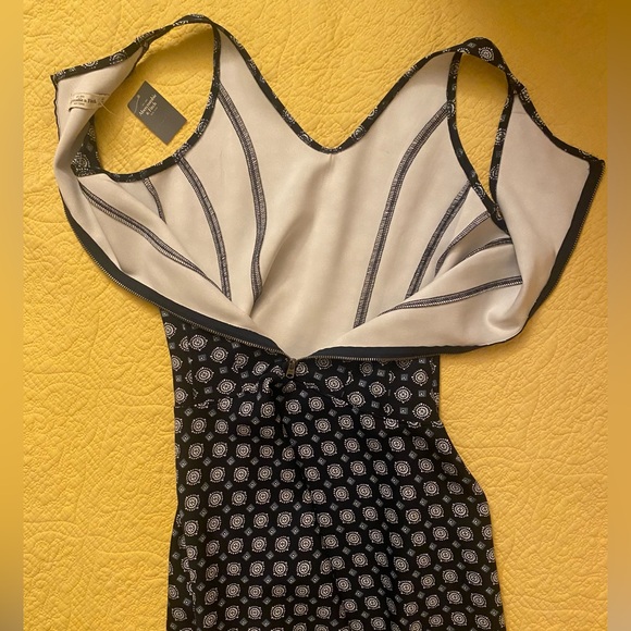 Abercrombie & Fitch, Women’s Scuba Mini Dress with Geometric Pattern - Picture 8 of 8